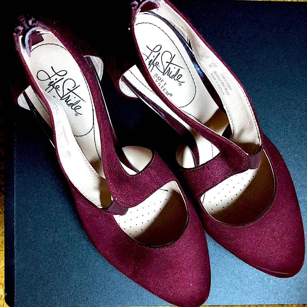 Life Stride Giovanna 2 heels. Size 9W. Color: Pinot Noir